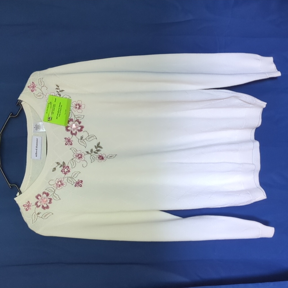 Alfred Dinner Ivory Sweater with floral design